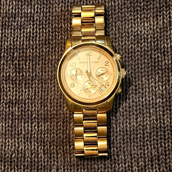 Michael Kors "Runaway" Watch - Picture 2 of 5